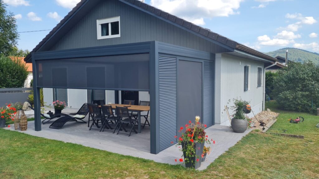 Pergola bioclimatique store ZIP et persienne à St Nabord